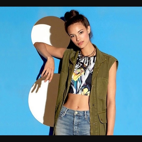 Current/Elliott The Leisure Utility Vest Jacket In Army Green - Picture 2 of 16